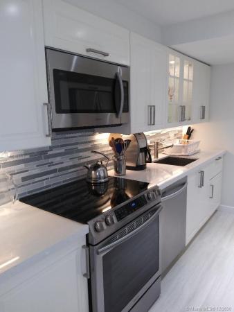 Waterview 2, 20515 E Country Club Dr #241, Aventura, Florida 33180, image 2