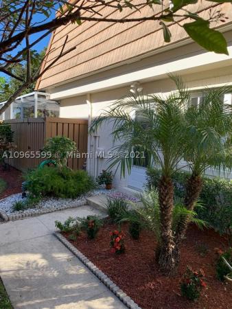 Winchester Courts, 4300 Hazel Ave #C, Palm Beach Gardens, Florida 33410, image 3