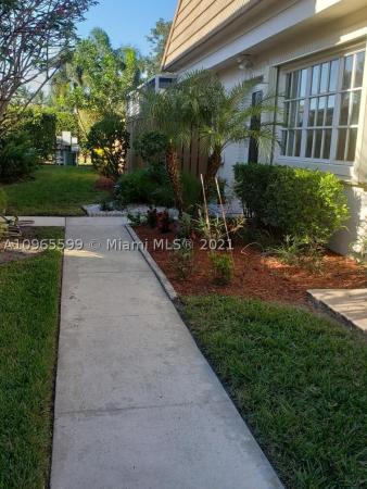 Winchester Courts, 4300 Hazel Ave #C, Palm Beach Gardens, Florida 33410, image 2