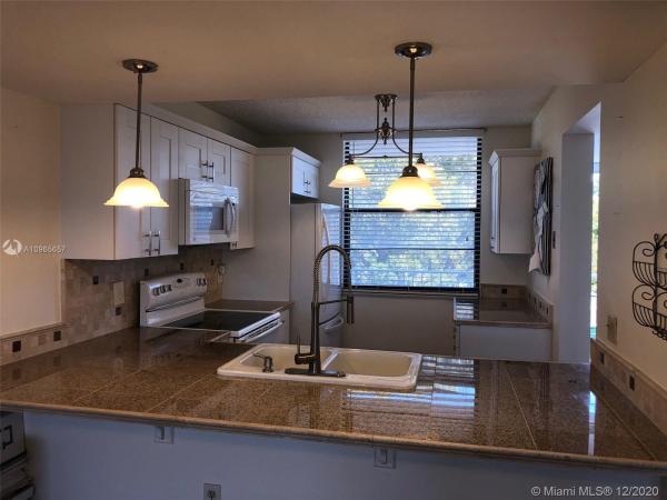 Whitehall Of Pine Island Ridge, 1526 Whitehall Dr #301, Davie, Florida 33324, image 2