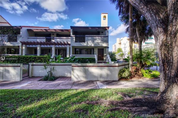 Biltmore Court Villas, 2600 Cardena St #9, Coral Gables, Florida 33134, image 2
