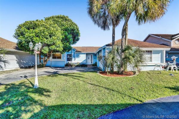 Royal Glen, 10125 SW 141st Ct, The Hammocks, Florida 33186, image 2