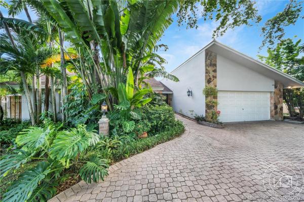 Calusa Club Estates, 9605 E Calusa Club Dr, The Crossings, Florida 33186, image 2