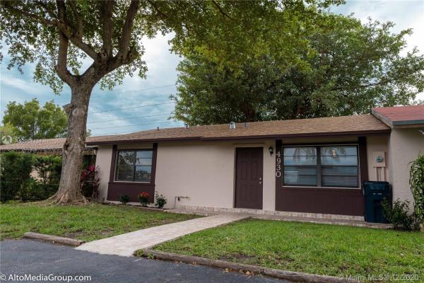 San Sebastian Townhouses, 4930 SW 135th Pl, Kendale Lakes, Florida 33175, image 2