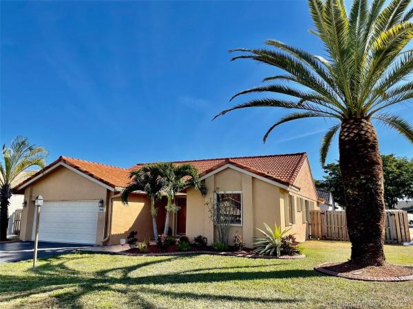 Hawkes Bluff, 5940 Epsom Ln, Davie, Florida 33331, image 2