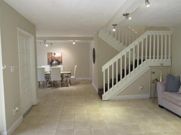 Lago West, 521 NW 132nd Ter, Plantation, Florida 33325, image 2