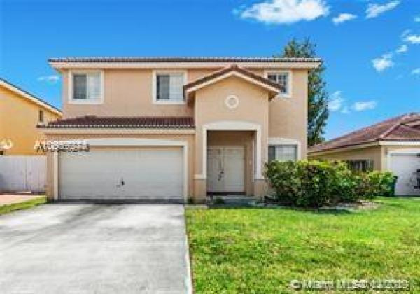 Spanish Lakes, Hialeah, Florida 33015, image 2