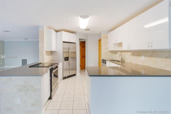 Royal Singapore Lake, 7405 Coldstream Dr, Country Club, Florida 33015, image 2