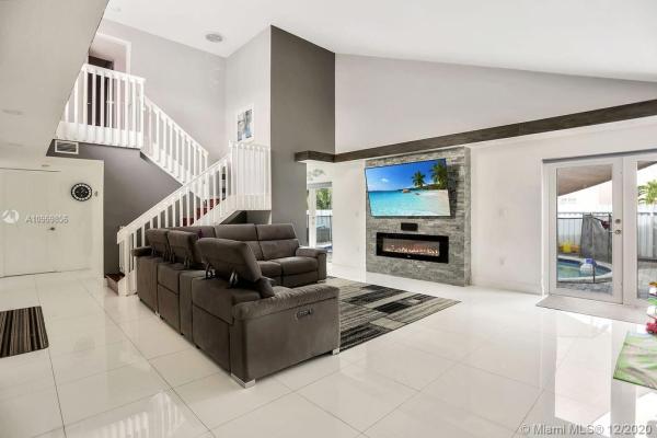 Lake Pointe, 12343 NW 7th St, Tamiami, Florida 33182, image 2