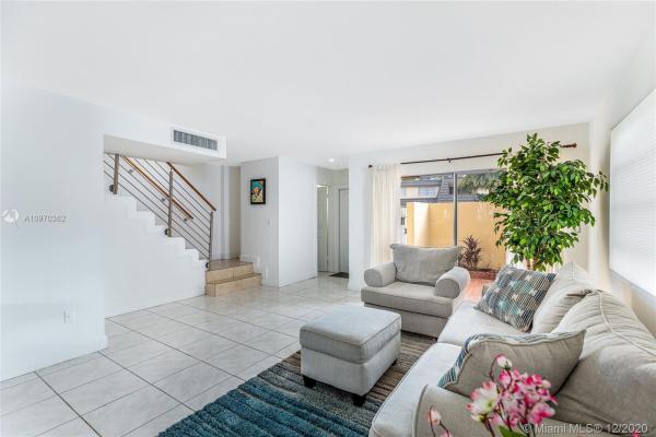 Kendale Lakes Townhouses, 8515 SW 137th Ave #8515, Kendale Lakes, Florida 33183, image 2