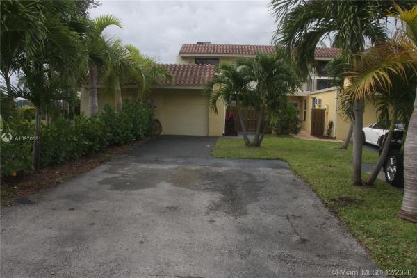 Golfwood, 20582 NE 6th Ct #20582, Ives Estates, Florida 33179, image 2