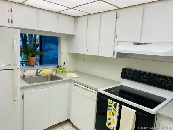 Versailles Gardens, 9440 W Flagler St #203, Fountainebleau, Florida 33174, image 2