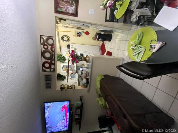 West Gardens Village, 650 W Park Dr #4101, Fountainebleau, Florida 33172, image 2
