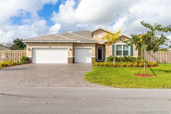 19900 SW 132nd Ct, Three Lakes, Florida 33177, image 2