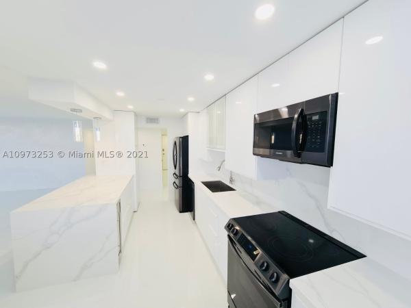 Del Prado South Towers, 18011 Biscayne Blvd #404-1, Aventura, Florida 33160, image 1