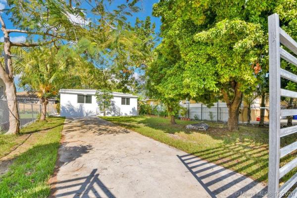 Covington Manor, 1151 NW 40th St, Miami, Florida 33127, image 2
