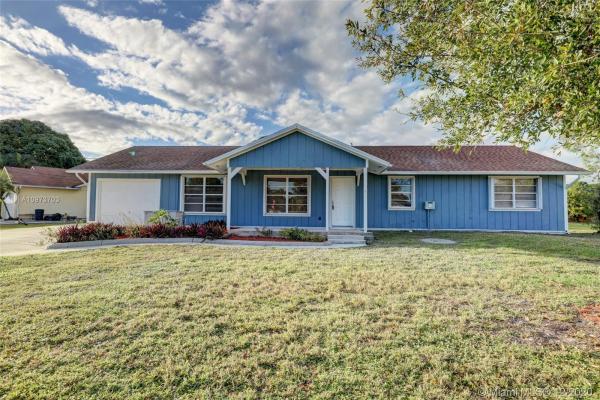 399 SE Voltair Ter, Florida 34983, image 2