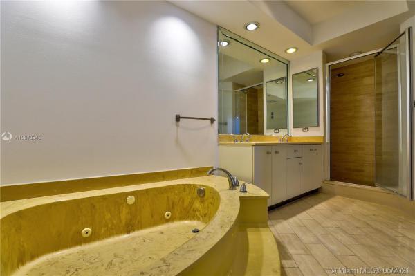 Hamptons West, 20281 E Country Club Dr #2012, Aventura, Florida 33180, image 2