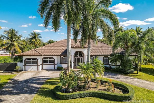 2611 SW 111th Ct, University Park, Florida 33165, image 2