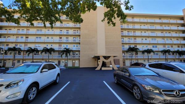 Meadowbrook Towers, 620 NE 12th Ave #707, Hallandale Beach, Florida 33009, image 2