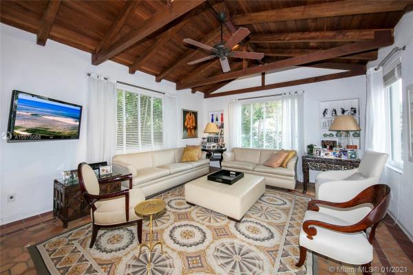 Surprise Lake, 4511 Royal Palm Ave, Miami Beach, Florida 33140, image 2