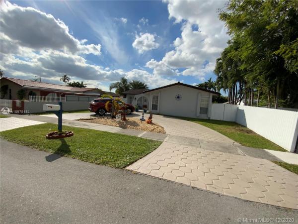 Le Mans, 318 SW 103rd Ct, Sweetwater, Florida 33174, image 2