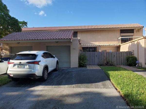 Golfwood, 795 NE 206th St, Ives Estates, Florida 33179, image 2