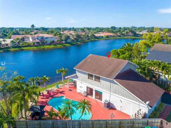 Patio Homes At Lakes Of The Meadow, 4340 SW 148th Pl, Kendall West, Florida 33185, image 2