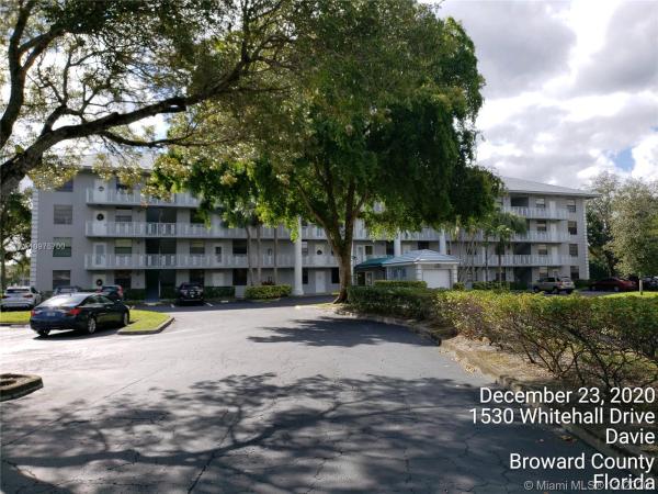 Whitehall Of Pine Island Ridge, 1530 Whitehall Dr #103, Davie, Florida 33324, image 2