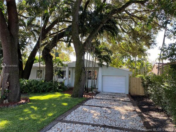 Country Club Estates, 32 Corydon Dr, Miami Springs, Florida 33166, image 2