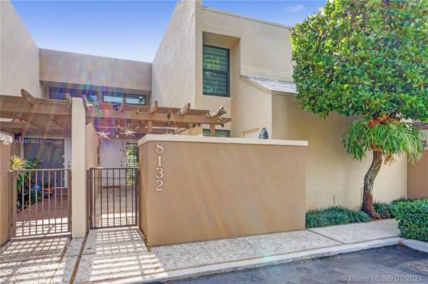 Dadeland Walk, 8132 SW 86th Ter, Kendall, Florida 33143, image 2