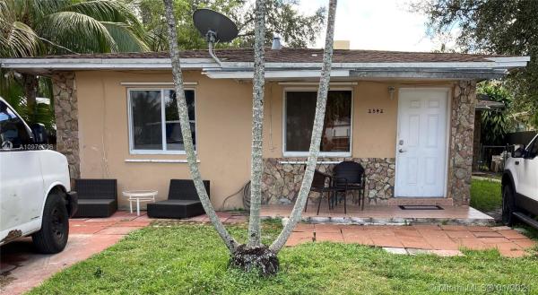 Ojus Park, 2540 NE 181st St, North Miami Beach, Florida 33160, image 2