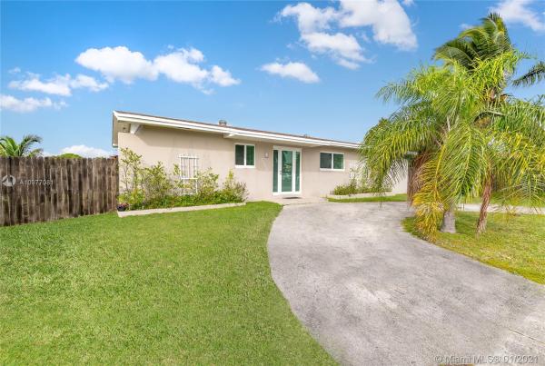 Mary Homes, 29450 SW 144th Ct, Leisure City, Florida 33033, image 2