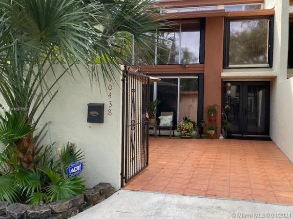 Sunset Park Lake Villas, 10438 SW 76th St, Kendall, Florida 33173, image 2