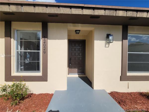 Devon Aire Villas, 12029 SW 110th St Cir S, The Crossings, Florida 33186, image 2