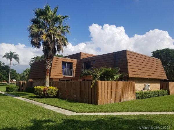 Camelot Gardens, 2572 Garden Ct, Cooper City, Florida 33026, image 2