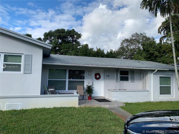 Claridge House, 935 NE 149th St, Golden Glades, Florida 33161, image 2