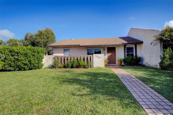 Devon Aire Villas, 12131 SW 110th St Cir S 0, The Crossings, Florida 33186, image 2