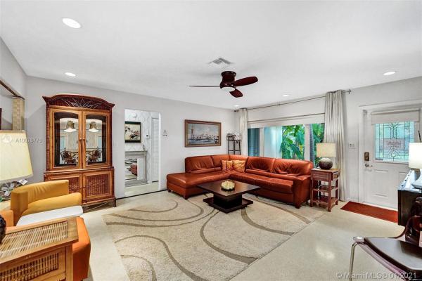 Valencia At Wilton Manors, 709 NE 21st Dr, Wilton Manors, Florida 33305, image 2