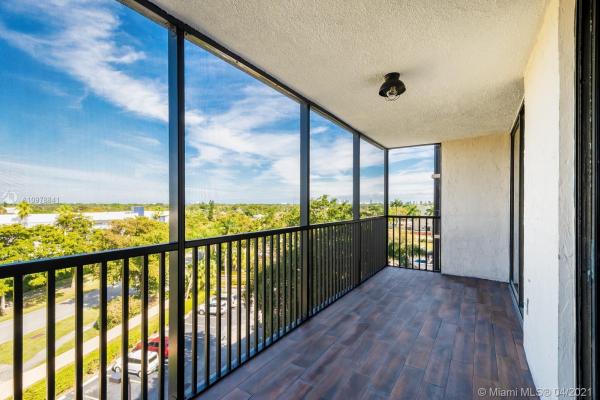 Chantilly, 900 NE 195th St #607, Ives Estates, Florida 33179, image 2