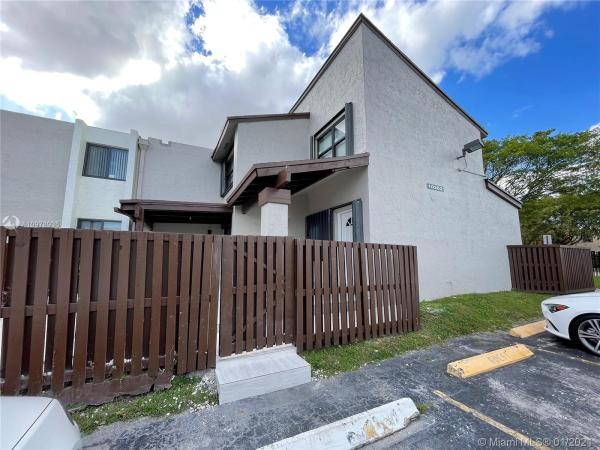 Indian Lake Village, 10282 NW 9th St Cir #103-14, Fountainebleau, Florida 33172, image 2