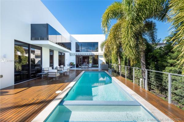 Sunset Lake, 2125 N Bay Rd, Miami Beach, Florida 33140, image 2