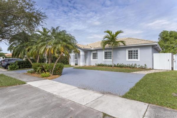 Royal Garden Estates, 9025 NW 164th St, Miami Lakes, Florida 33018, image 2