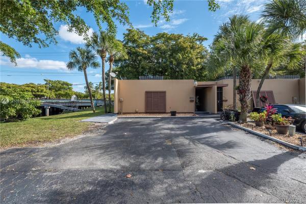 Loch Lomond East, 6711 Kingsmoor Way #22, Miami Lakes, Florida 33014, image 2