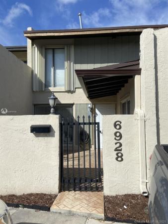 Snapper Creek Townhouses, 6928 SW 109th Pl #00, Kendall, Florida 33173, image 2