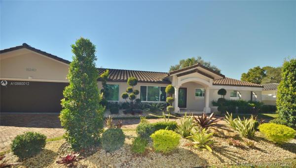 Loch Lomond, 16240 W Troon Cir, Miami Lakes, Florida 33014, image 2