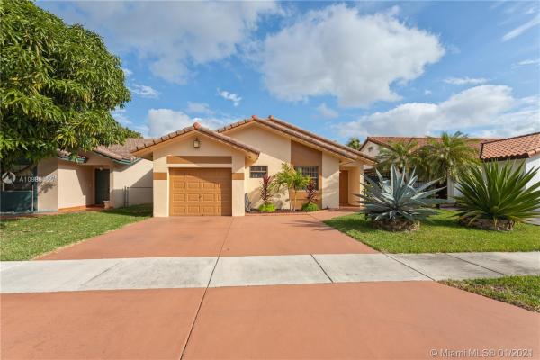 Lakes Of Palm Springs, 6911 NW 169th Ter, Country Club, Florida 33015, image 2