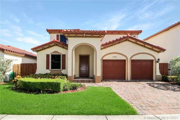 Venetian Parc, 15452 SW 176th Ter, Richmond West, Florida 33187, image 2