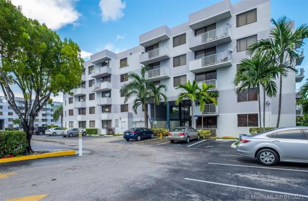 Azul At Fontainebleau, 8251 NW 8th St #303, Fountainebleau, Florida 33126, image 2
