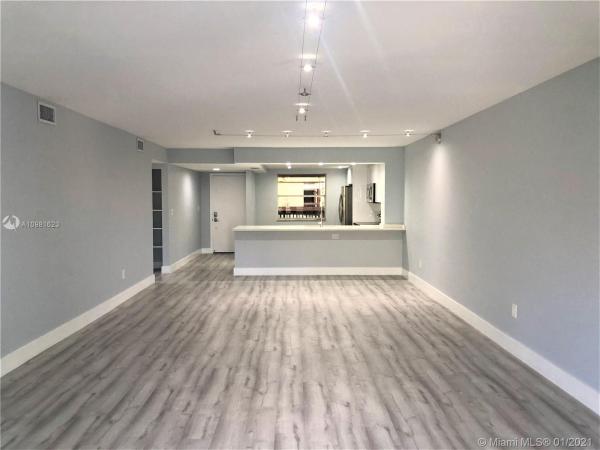 Summertree Village, 605 Ives Dairy Rd #2067, Ives Estates, Florida 33179, image 2